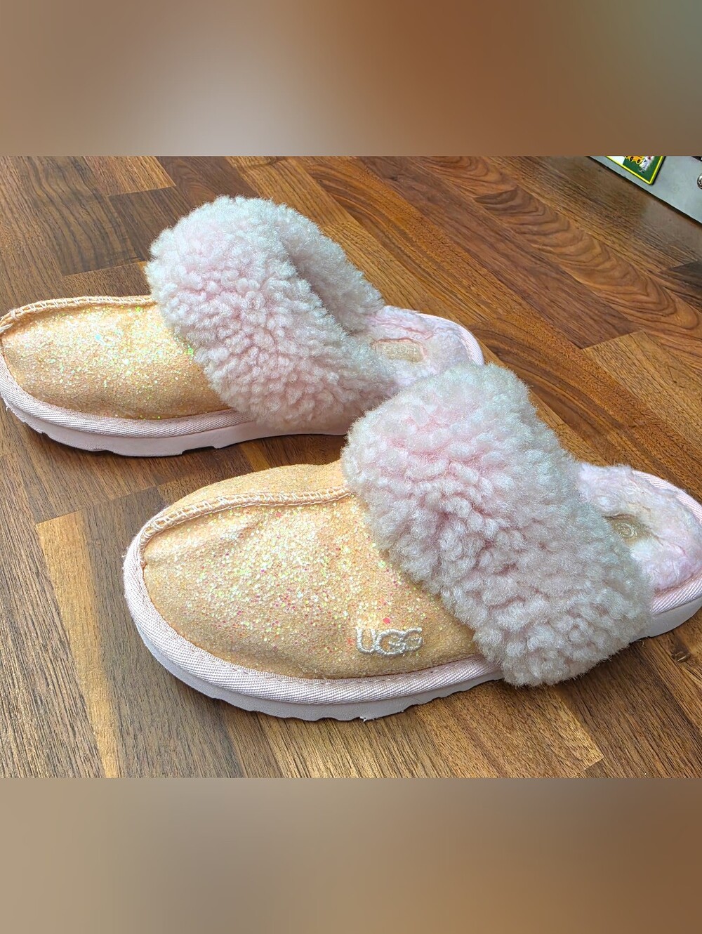 UGG Kids Blush Pink Glitter Shearling Cozy Slippers, Sz 4 US, Youth, Big kid